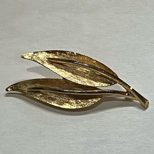 1960's Signed BSK Brushed Gold Tone Metal Double Leaf Brooch Vintage